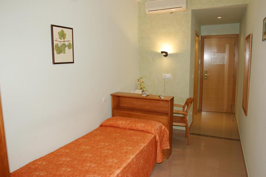 Hotel Fonda Neus Sant Sadurní dʼAnoia Dış mekan fotoğraf