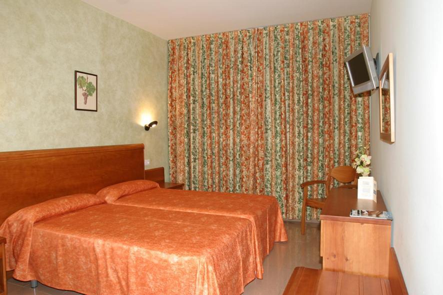 Hotel Fonda Neus Sant Sadurní dʼAnoia Dış mekan fotoğraf