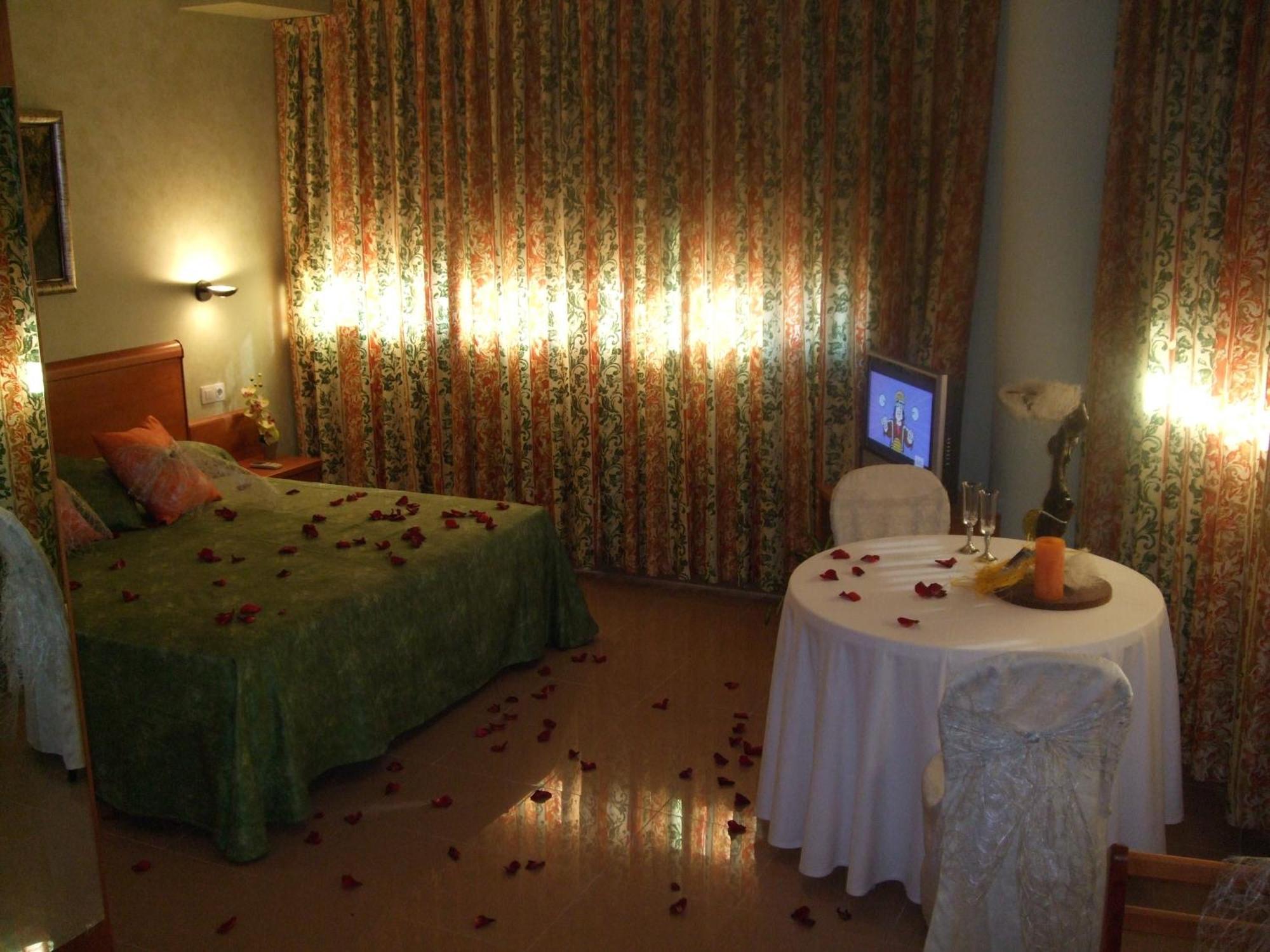 Hotel Fonda Neus Sant Sadurní dʼAnoia Dış mekan fotoğraf
