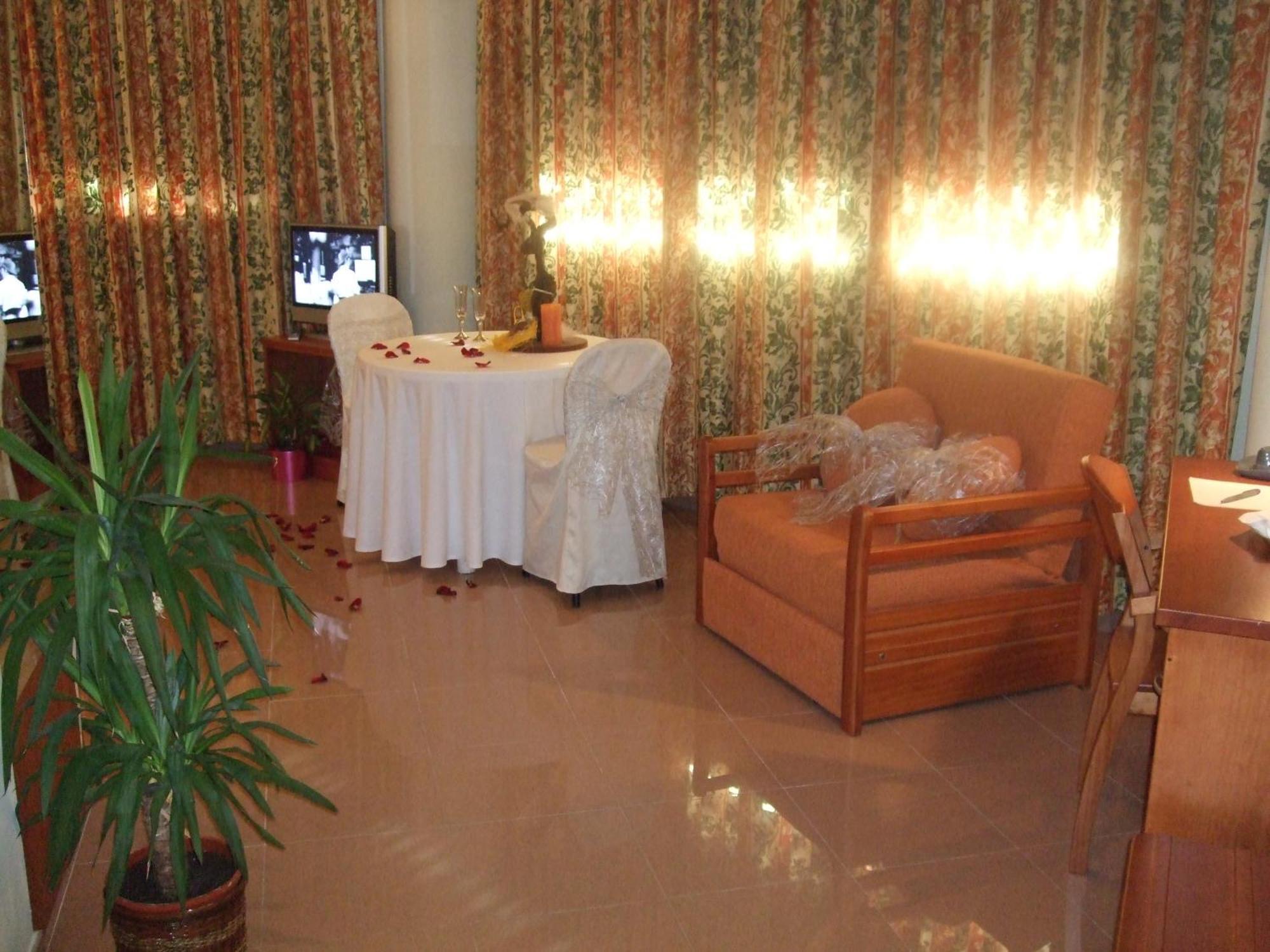 Hotel Fonda Neus Sant Sadurní dʼAnoia Dış mekan fotoğraf