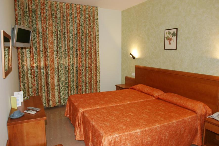 Hotel Fonda Neus Sant Sadurní dʼAnoia Oda fotoğraf